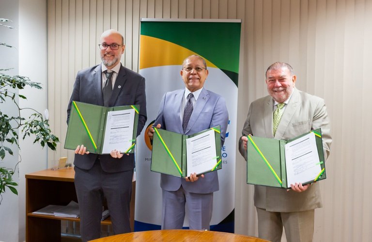 Brasil e Cabo Verde firmam cooperação para fortalecer regulação sanitária — Agência Nacional de Vigilância Sanitária