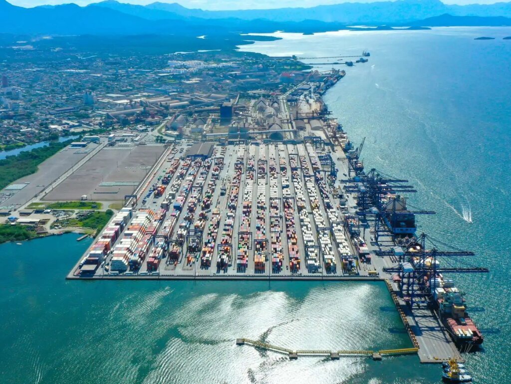 Um dos principais corredores logísticos do país, o Porto de Paranaguá passa por obras para ampliar sua capacidade no comércio exterior. Foto: Divulgação/TCP