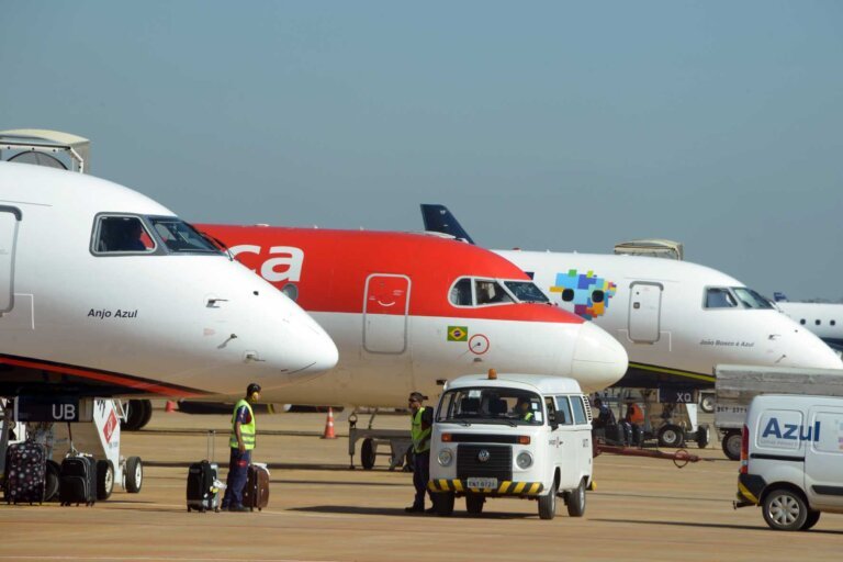 Aeronaves no pátio do Aeroporto de Confins;. Foto. MPor.